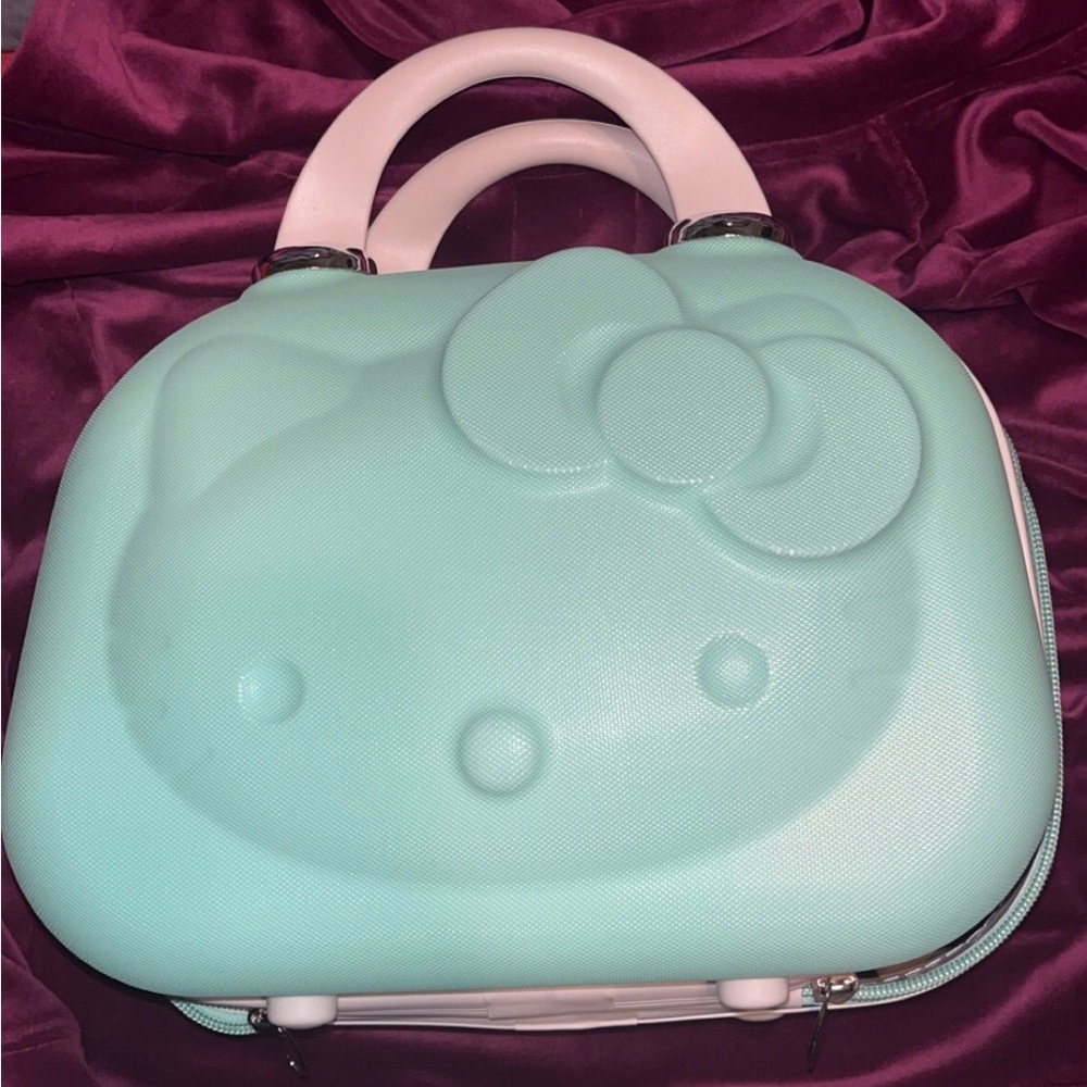 Mint Green Hello Kitty Handbag

11” width  X 9” height